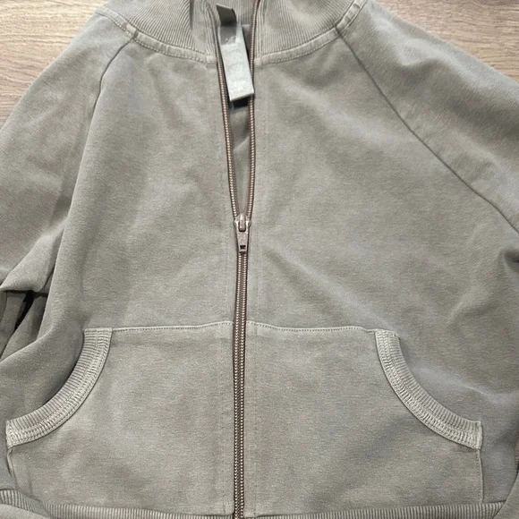 SKIMS Gray Women's Zip-Up Jacket. Like new - Picture 3 of 6